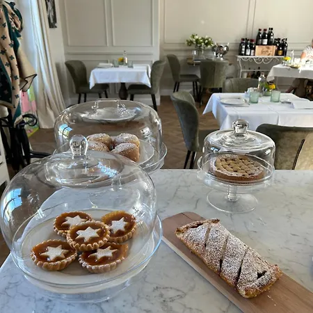 Borgo Piani - Di Charme Couette-café 4*